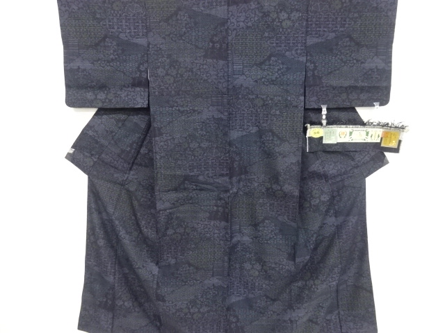 リサイクル　重要無形文化財本場結城紬１００亀甲　花古典柄織り出し着物